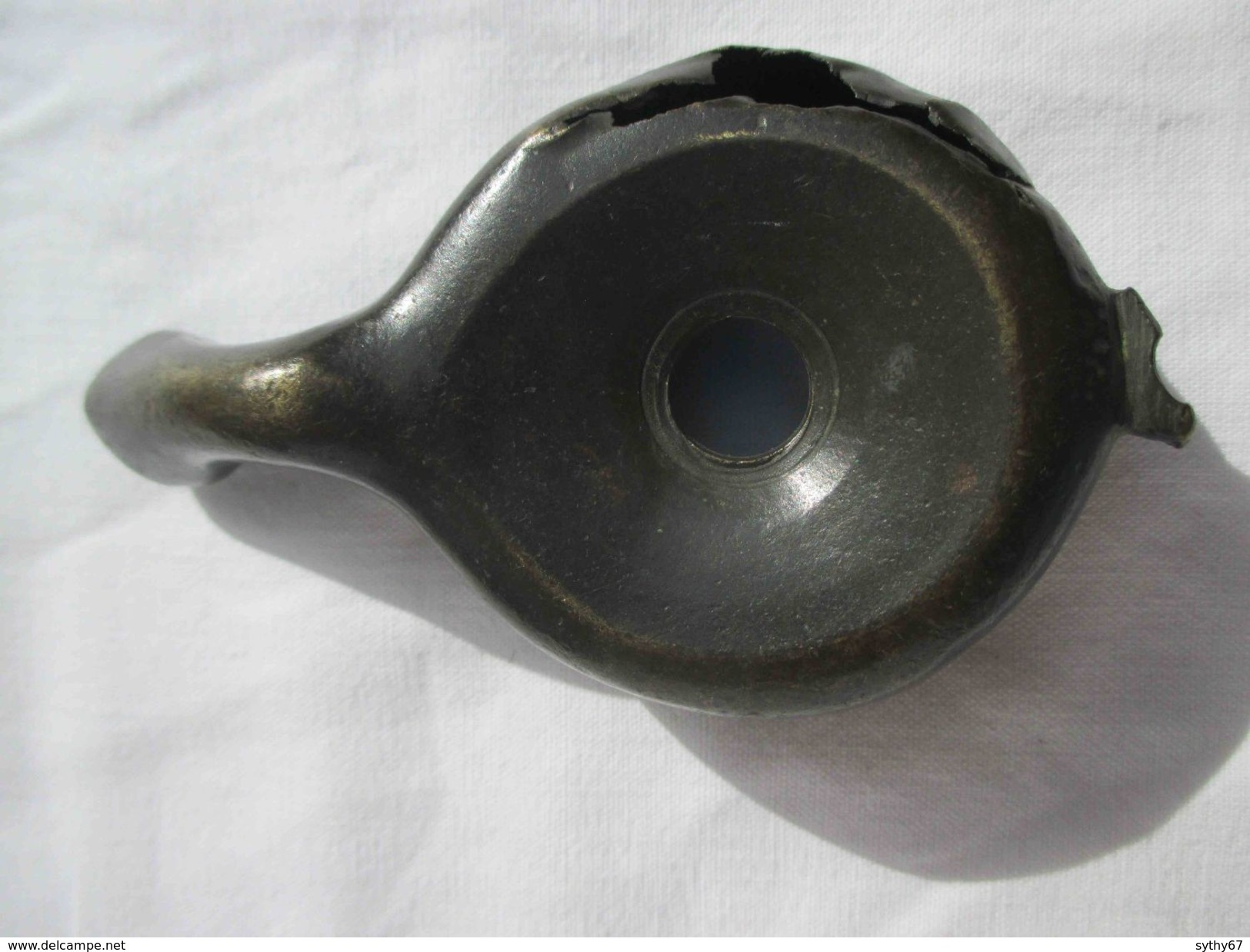 Petite Lampe à Huile à Bec En Bronze Belle Patine  Verdâtre Foncée - Archaeology