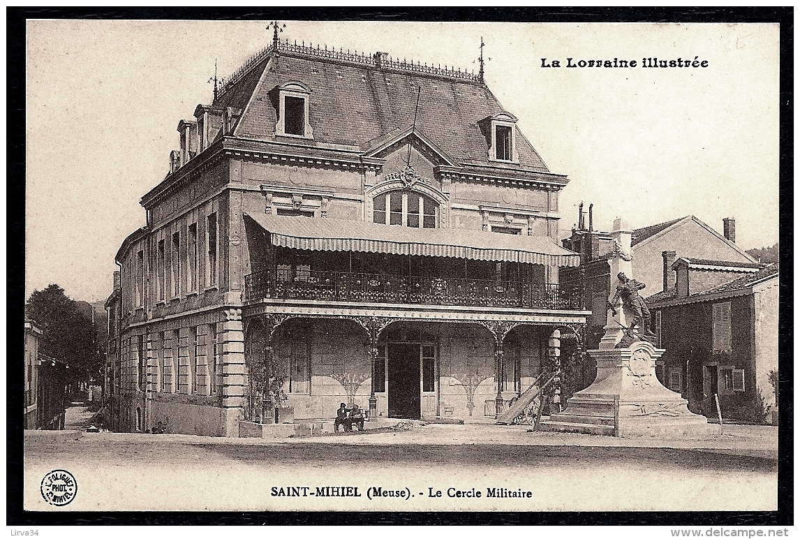 CPA ANCIENNE FRANCE- SAINT-MIHIEL (55)- LE CERCLE MILITAIRE ET LE MONUMENT EN TRES GROS PLAN- ANIMATION - Saint Mihiel