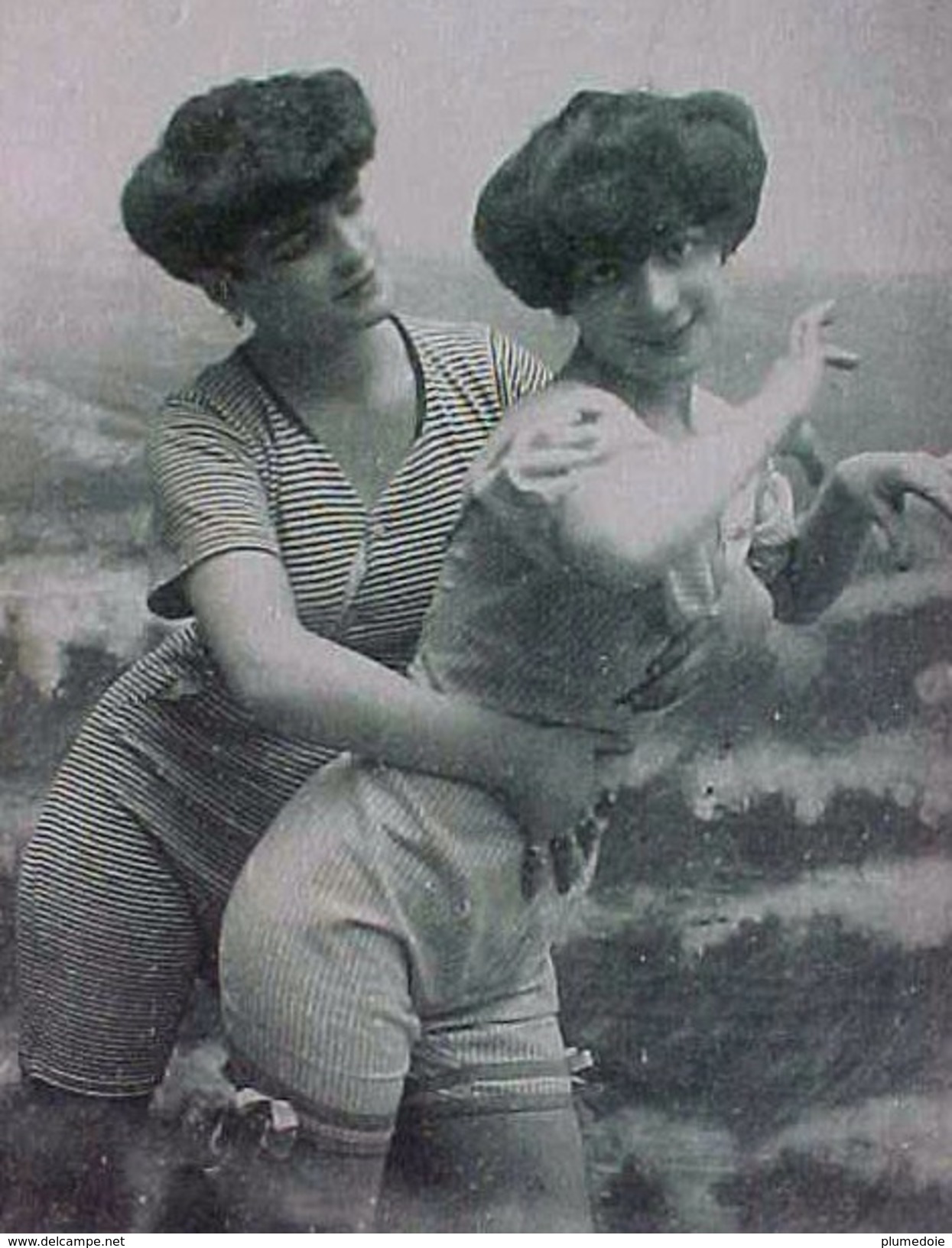 Cpa Photo COUPLE De FEMMES à La MER , MAILLOTS De BAIN 1906, LESBIAN WOMEN At SEA BATHSUIT  Recto Verso - Femmes