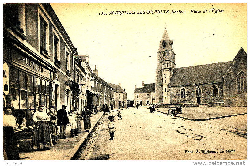 AH 57 / C P A  - MAROLLES-LES-BRAULTS    (72)  PLACE DE L'EGLISE - Marolles-les-Braults