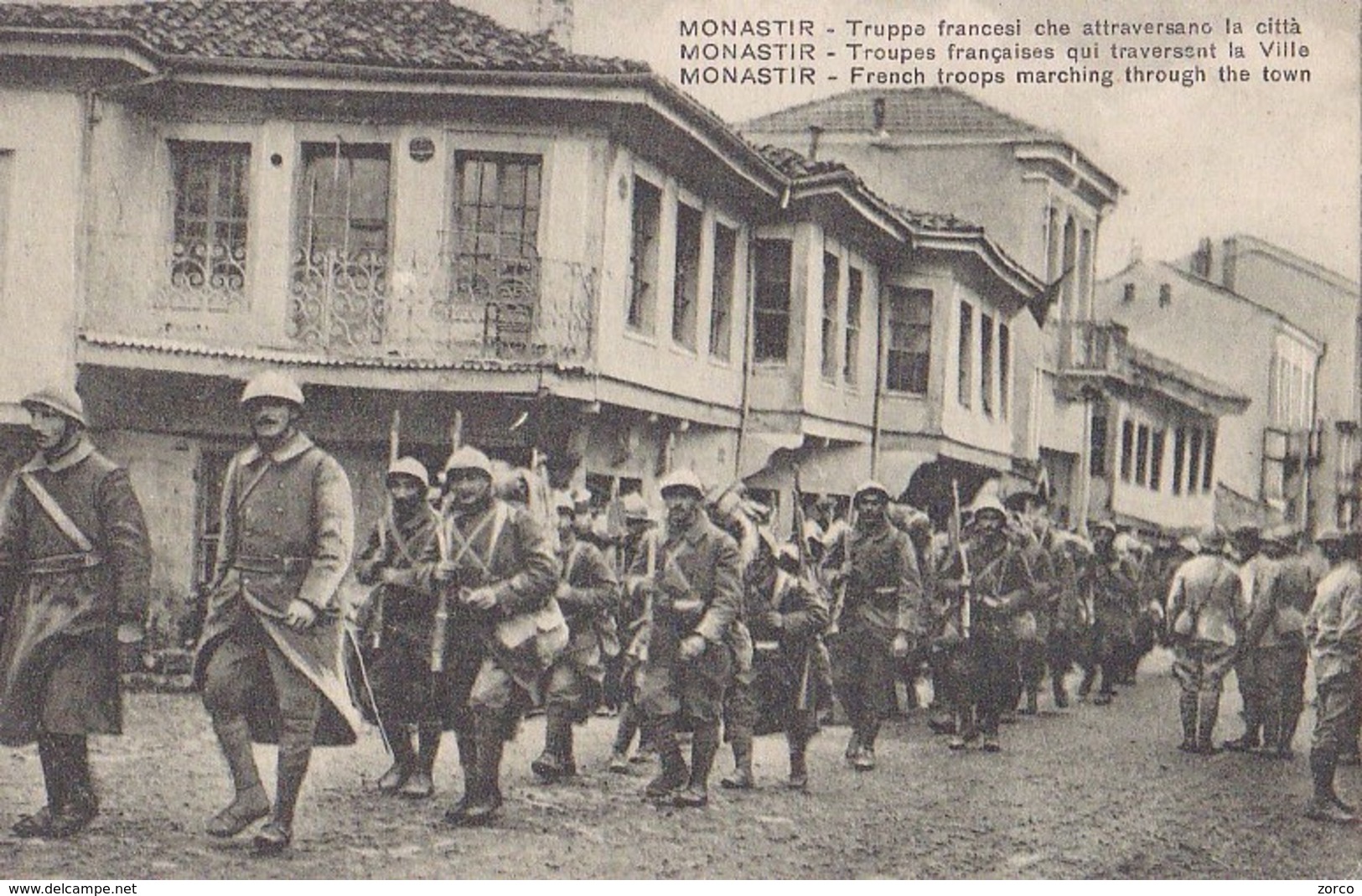 MONASTIR = BITOLA En Macédoine. Soldats Français Traversant La Ville. 1914-1918. - Guerre 1914-18