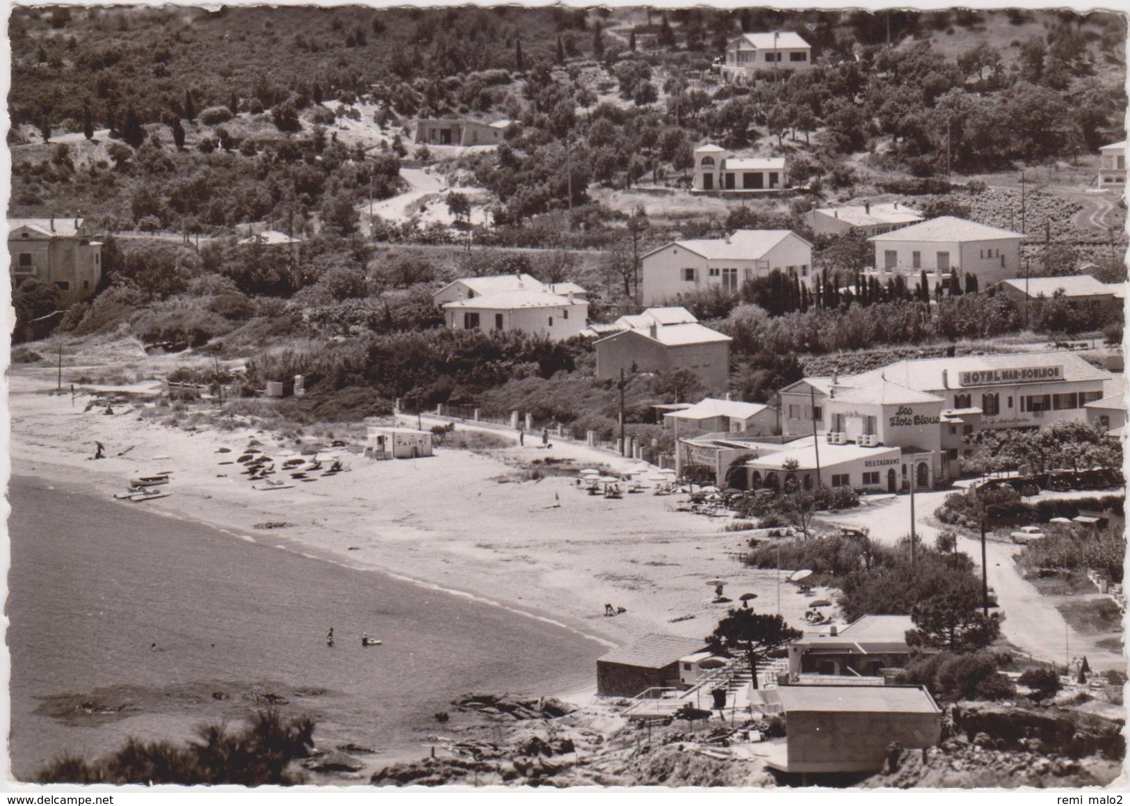 CPSM  SAINT CLAIR 83  La Plage Et Les Hôtels - Autres & Non Classés