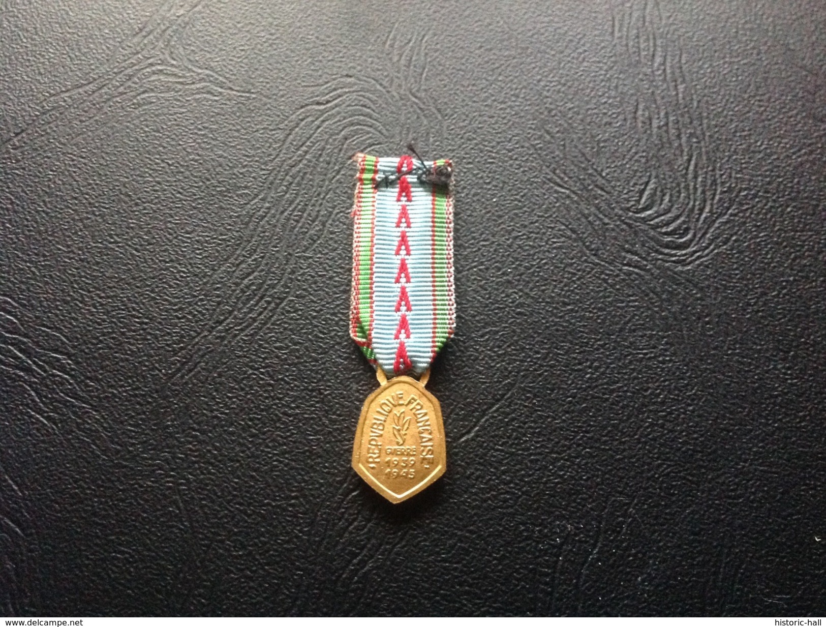 Medaille Miniature Commémorative Française De La Guerre 39-45 - France