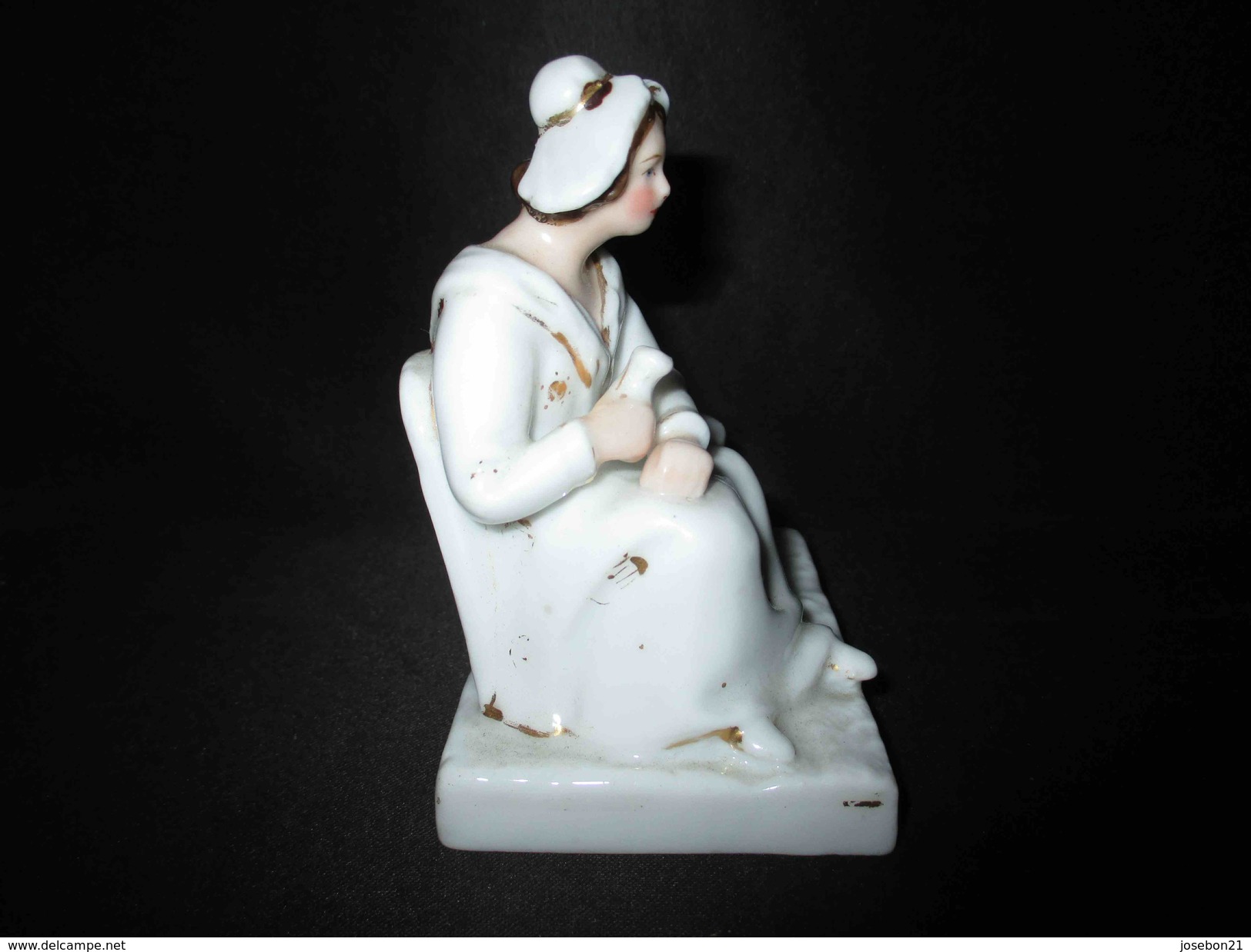 Ancien Encrier En Porcelaine De Vieux Paris Paysanne Assise XIX ème - Tintenfässer