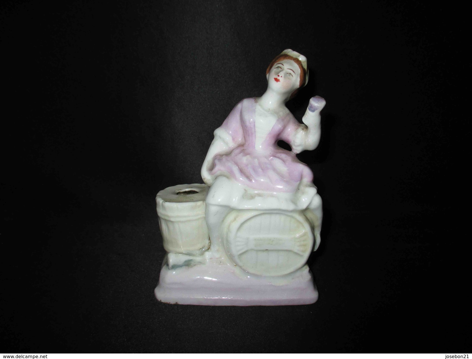 Ancien Encrier Peint En Porcelaine De Vieux Paris Femme Assise Tonneau XIX ème - Inkwells