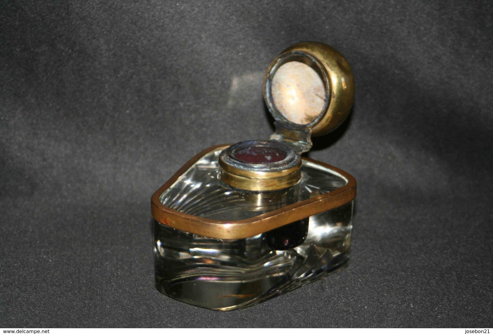 Ancien Encrier De Bureau Cristal Taillé Et Capuchon Laiton Ou Bronze Fin XIX ème - Inkwells