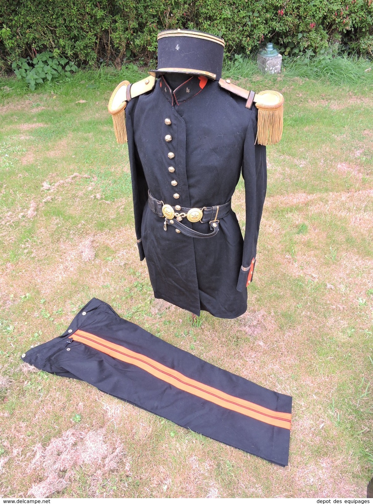 SUPERBE ENSEMBLE  MODELE 1931 GRANDE TENUE 4° REGIMENT ARTILLERIE !!!!!!!!!.. - Uniformen