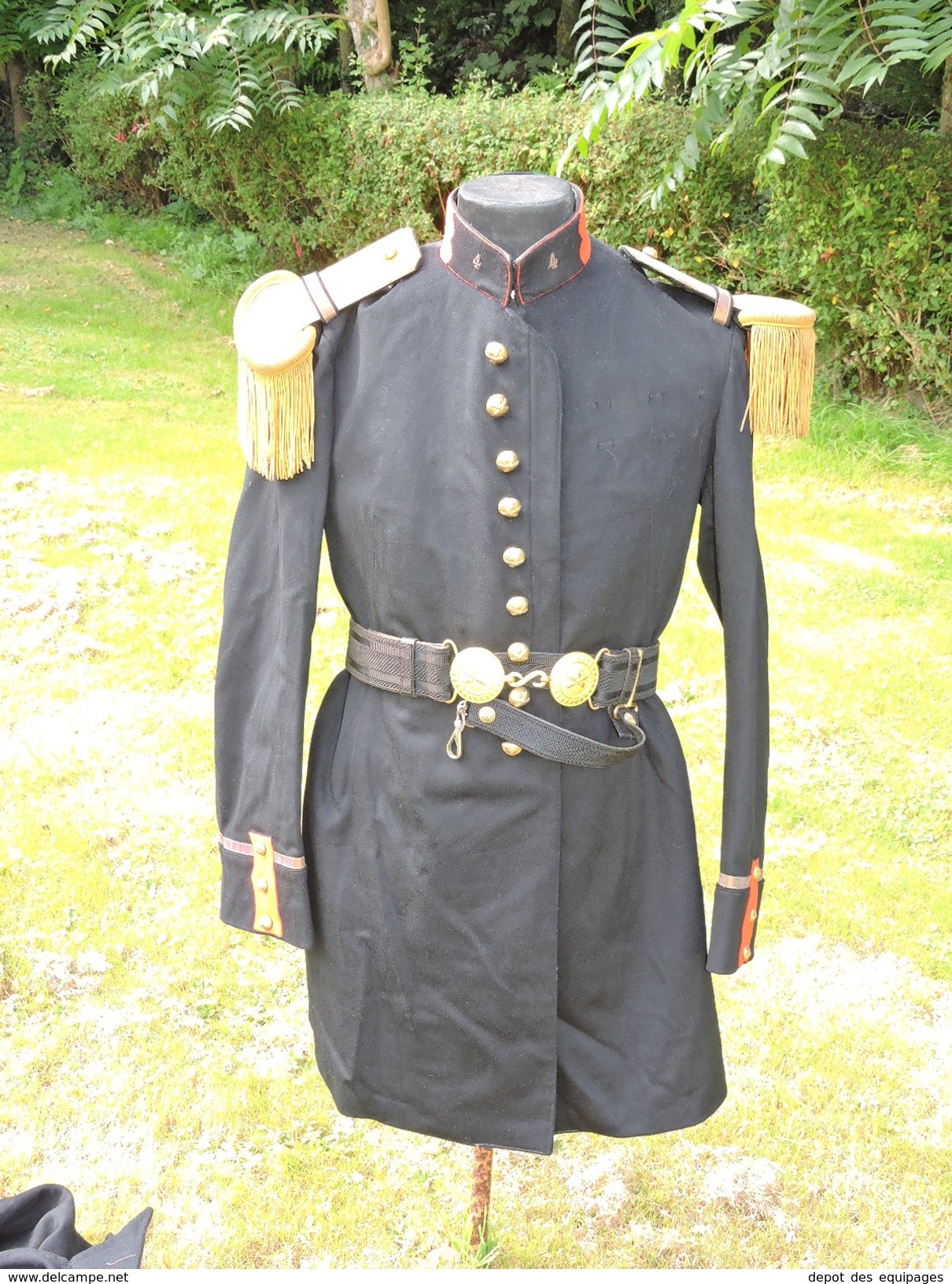 SUPERBE ENSEMBLE  MODELE 1931 GRANDE TENUE 4° REGIMENT ARTILLERIE !!!!!!!!!..