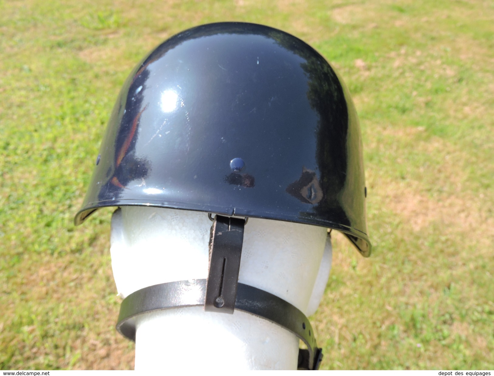 SUPERBE CASQUE F.1  GENDARMERIE daté 1992 - ETAT NEUF