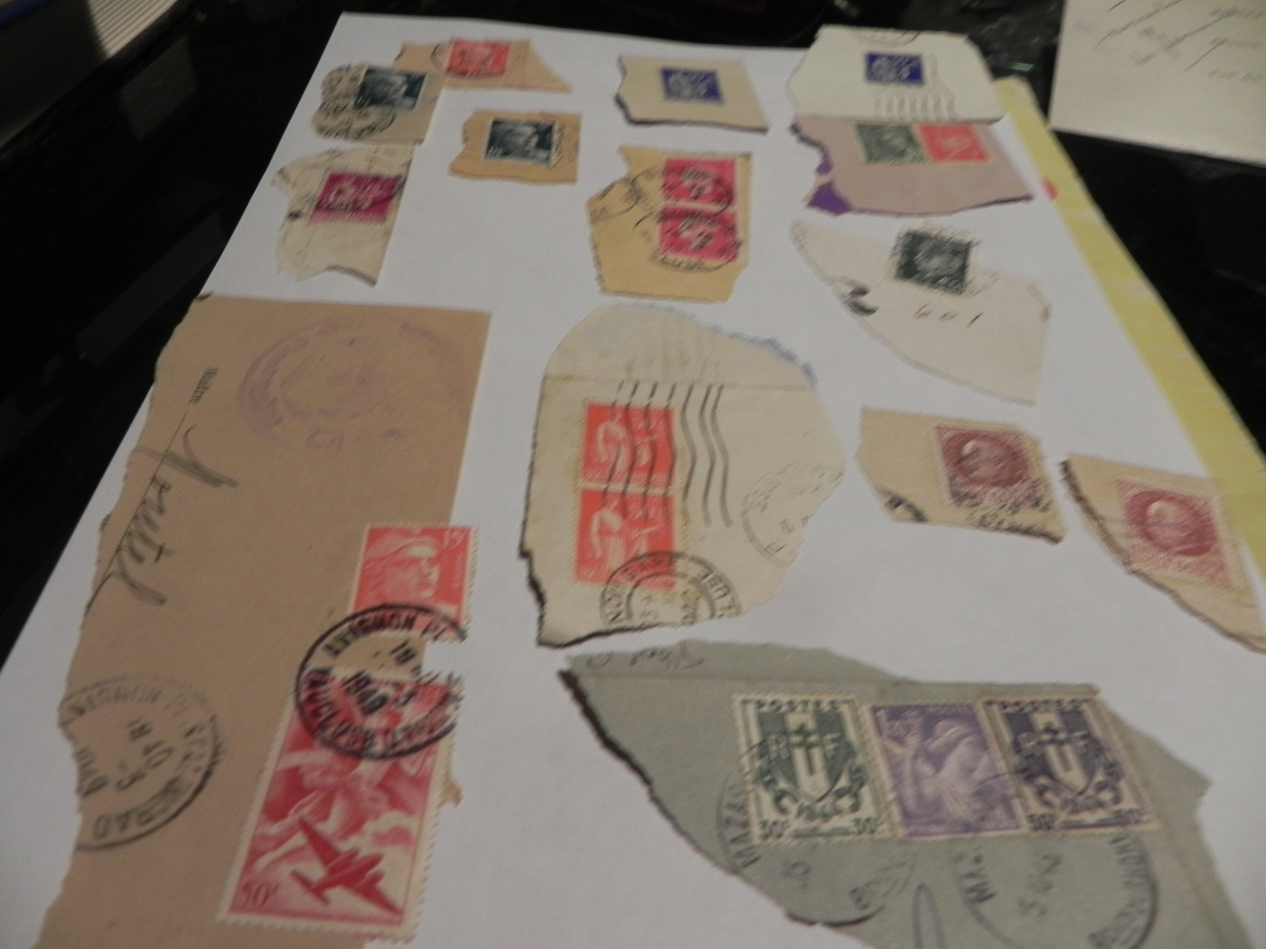 LOT DE TIMBRES FRANCAIS/VRAC/SUR  PAPIERS. - Other & Unclassified