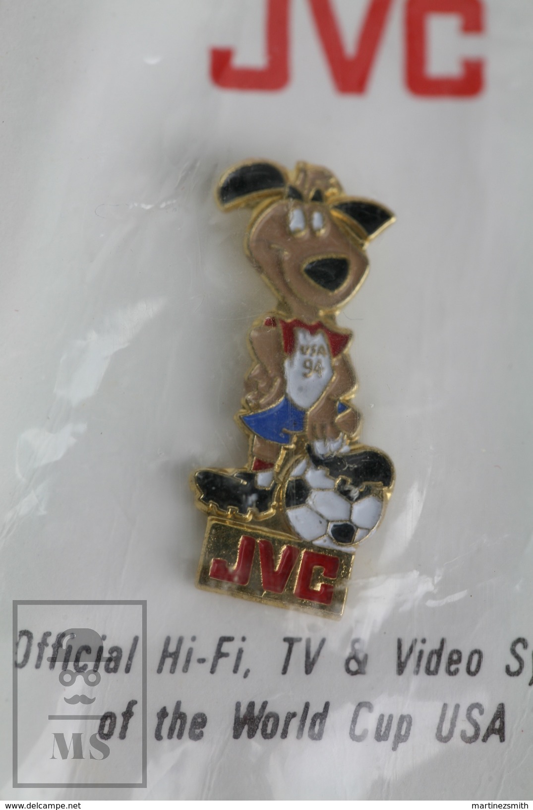 JVC Official Sponsor Of The World Cup USA 1994 - Willie The Mascot -  Pin Badge - Football