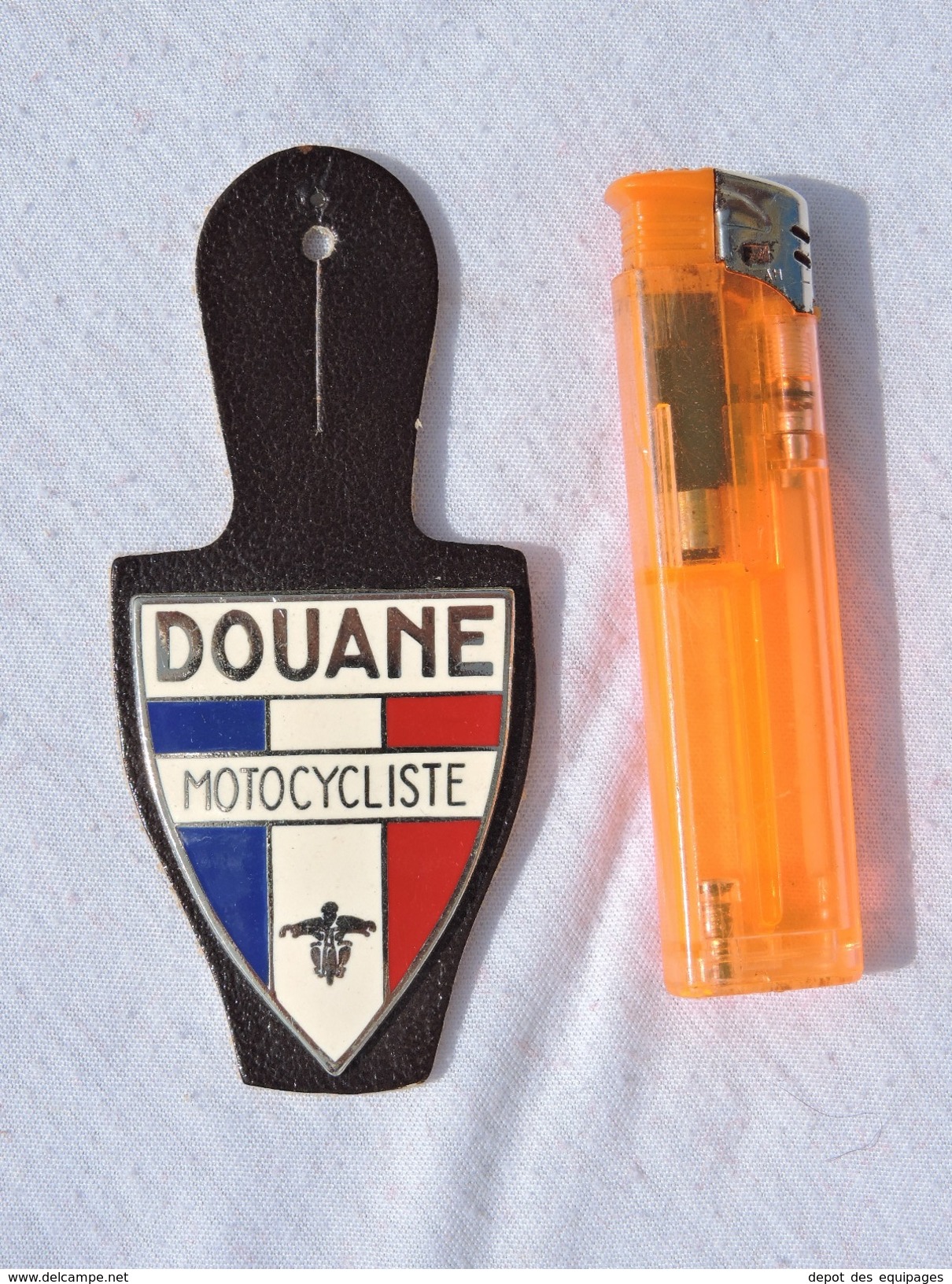 RARE ANCIEN INSIGNE DOUANE : MOTOCYCLISTE - Police & Gendarmerie