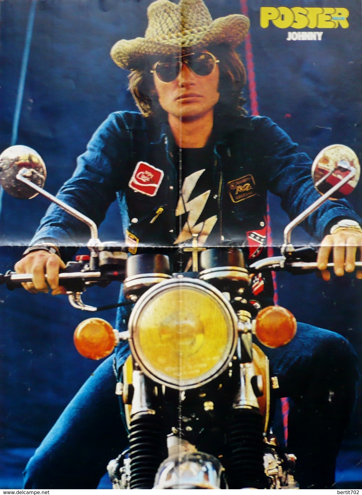 GRAND  POSTER  570 X 420 - Chanteur JOHNNY HALLYDAY  Sur Sa Moto - Posters