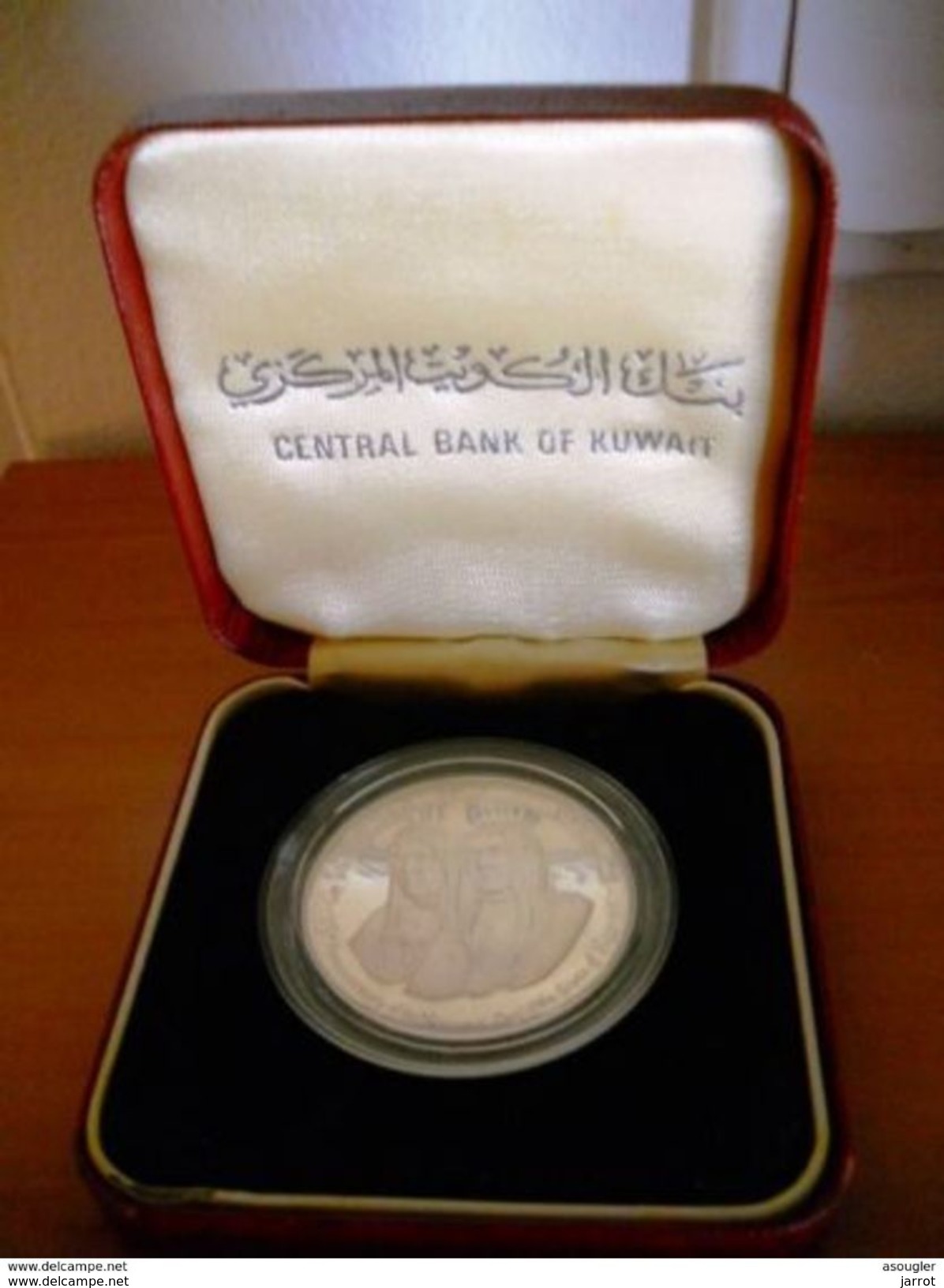KUWAIT 2 DINARS 1976 SILVER PROOF ON OFFICIAL RED BOX - Koweït