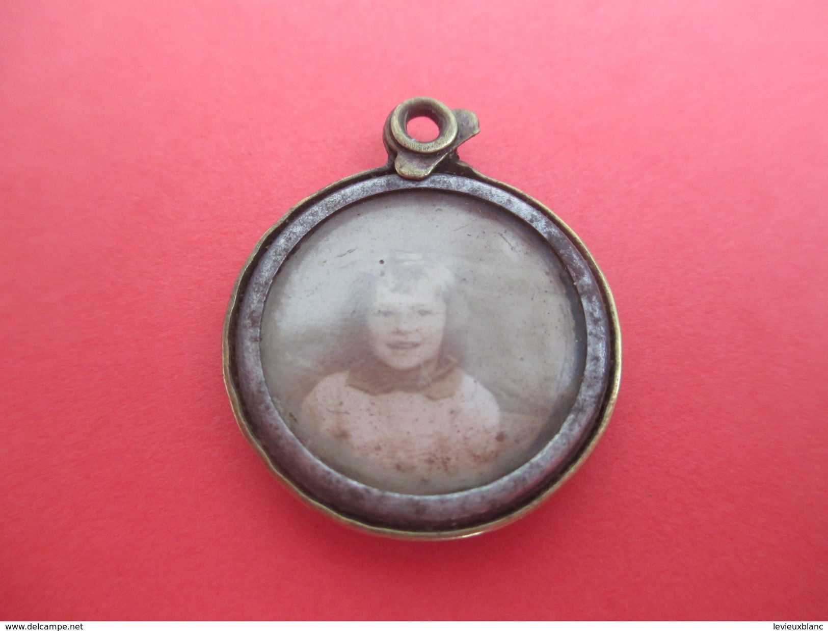 Médaillon Pendentif/ Portrait Petite Fille ./ Charmant/ Début   XXéme Siécle     BIJ55 - Pendentifs