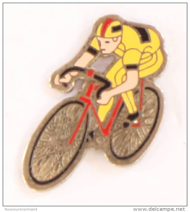 Pin's Laboratoires KODAK - Coureur Cycliste Sur Son Vélo - Maillot Jaune - Démons &amp; Merveilles - G907 - Cycling