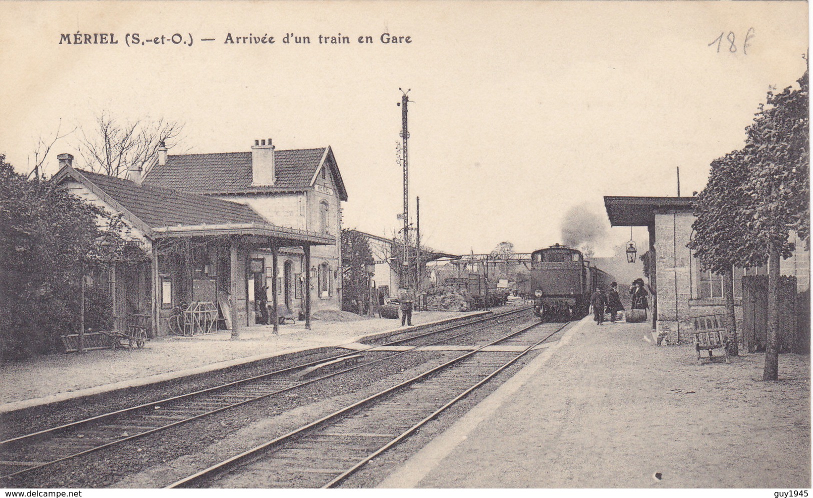 MERIEL  Arrivvée D'un Train En GARE   ( Plan Animé Dont TRAIN ) - Meriel