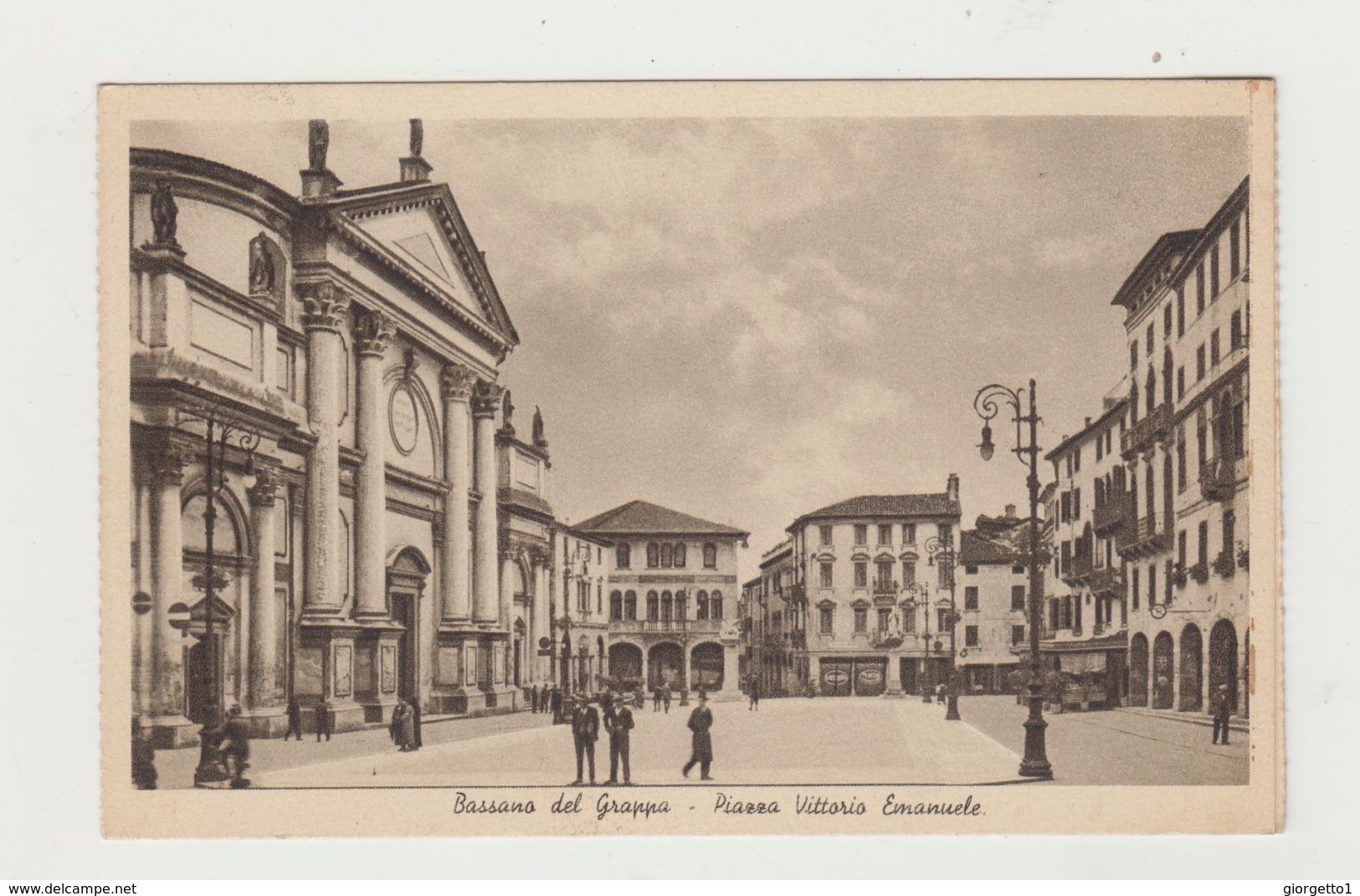 BASSANO DEL GRAPPA - PIAZZA VITTORIO EMANUELE ANIMATA  - VIAGGIATA 1940 - POSTCARD - Vicenza