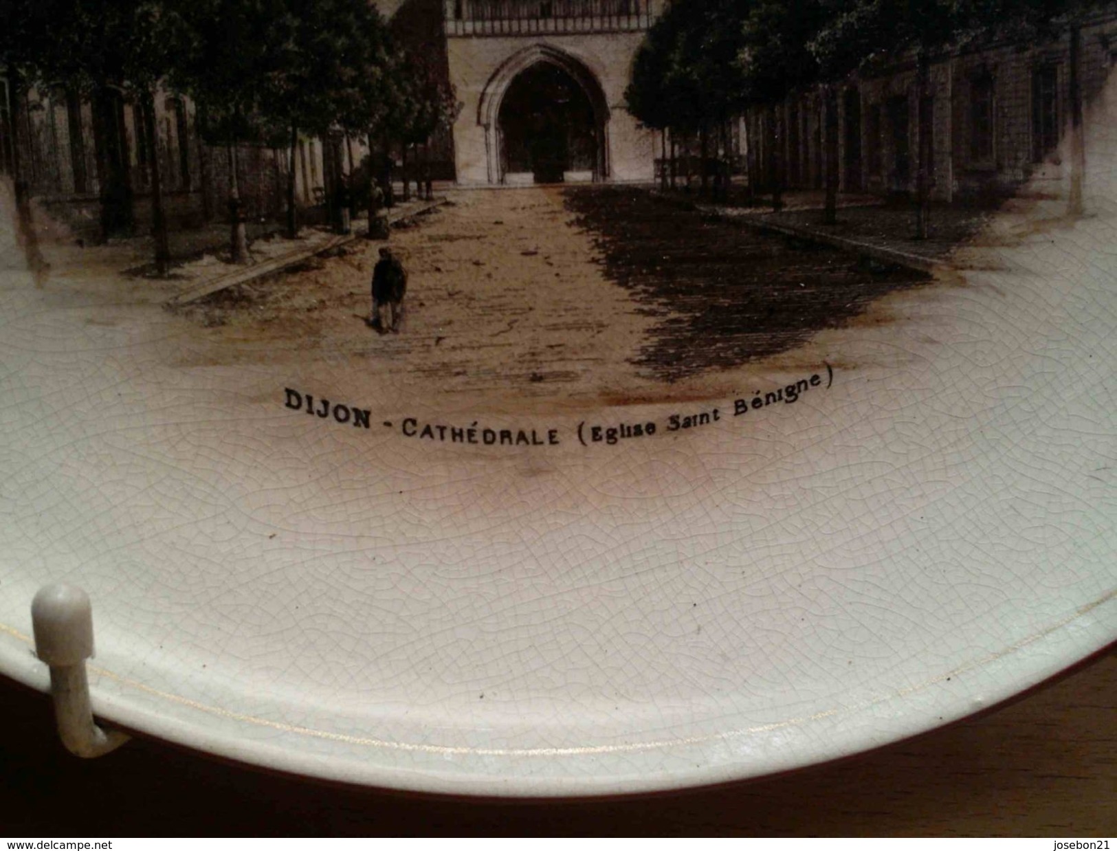 Ancienne Assiette Souvenir De Dijon église Saint Bénigne Art Déco Début XX ème - Obj. 'Remember Of'