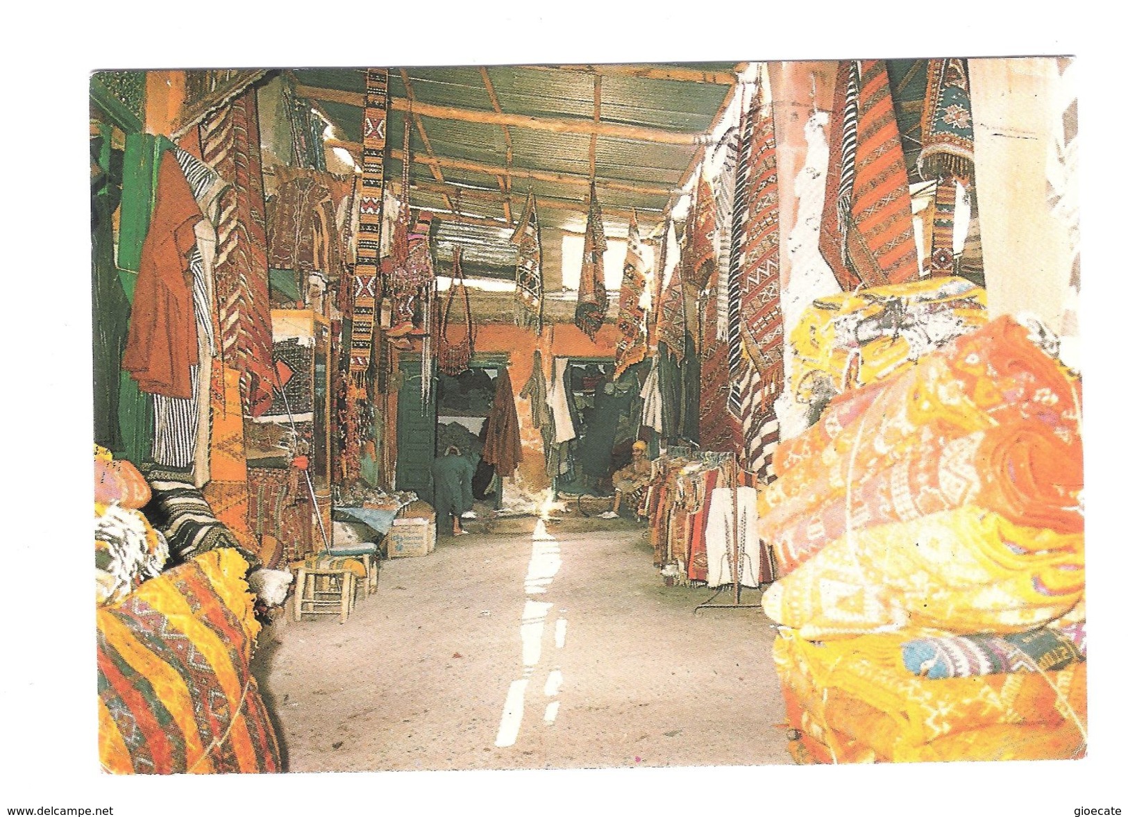 MARRAKECH - VENDEURS DE TAPIS  -  VIAGGIATA ANNI '80 - (904) - Marrakech