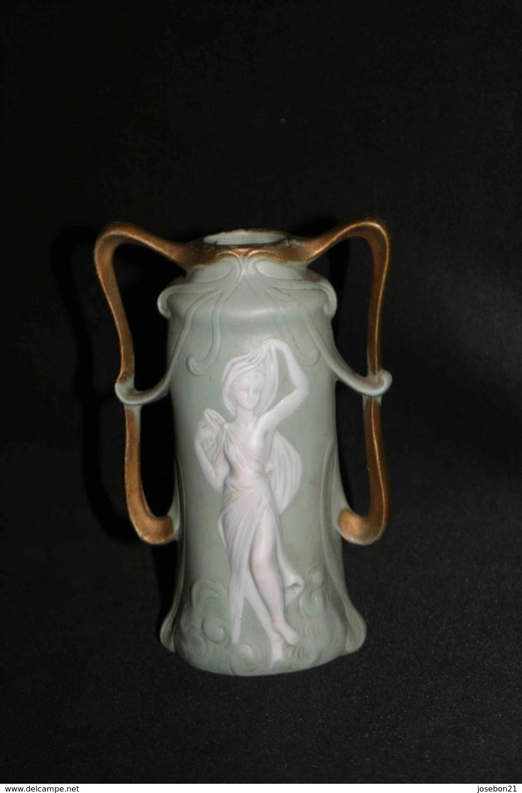 Ancien Petit Vase En Wedgwood Vert Décor Danseuse Antique Art Nouveau - Wedgwood
