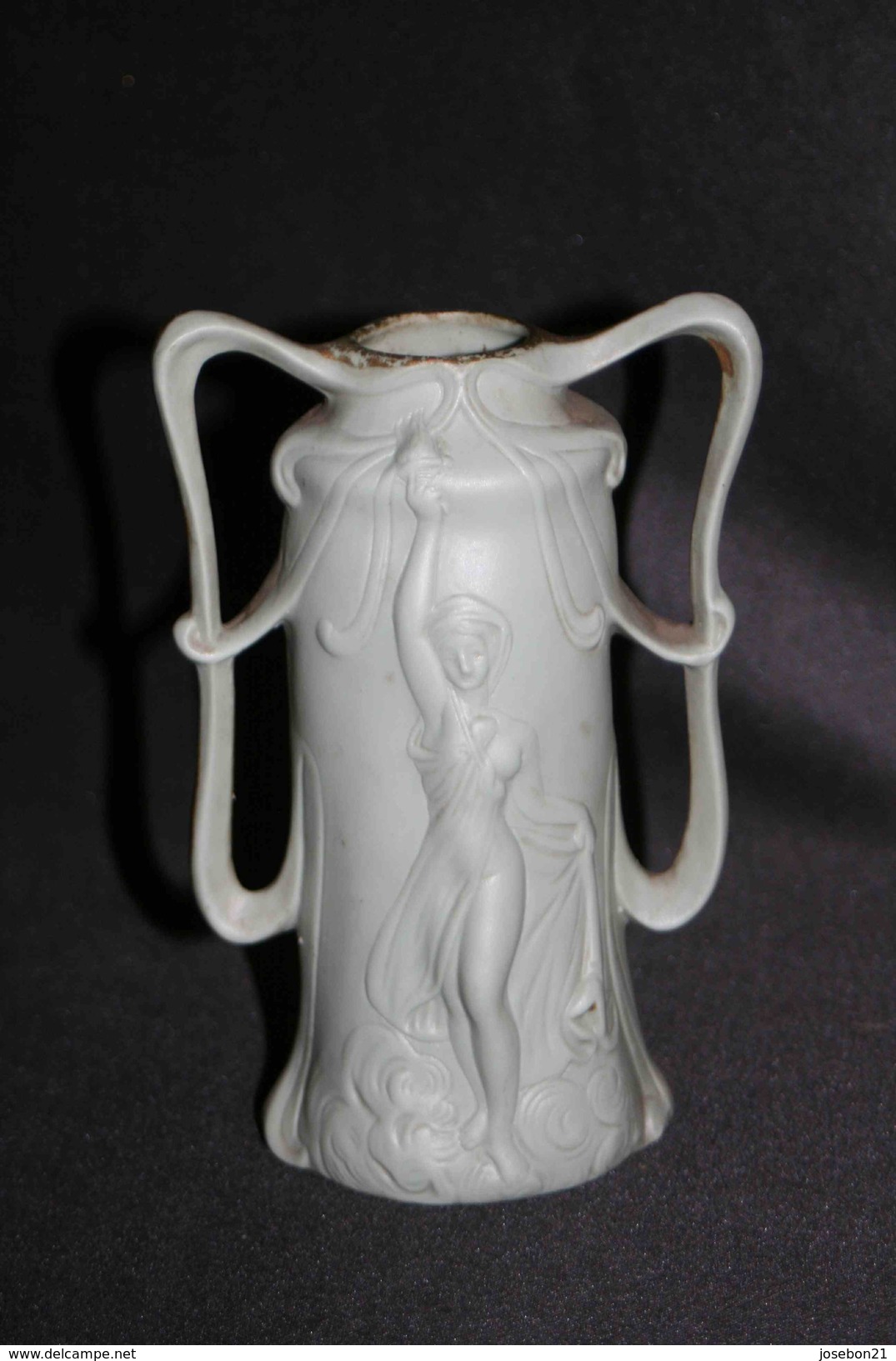 Ancien Petit Vase En Wedgwood Vert Décor Danseuse Antique Art Nouveau - Wedgwood