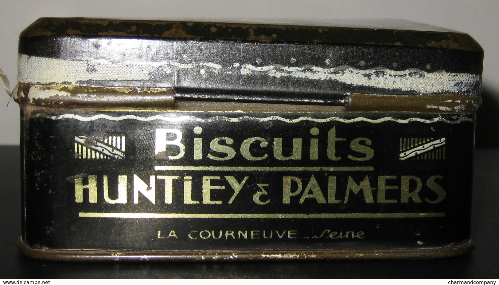 1925s Huntley And Palmers Biscuit Tin La Courneuve Sample /Echantillon Illustr. René Vincent - Complete With Biscuits !! - Boxes