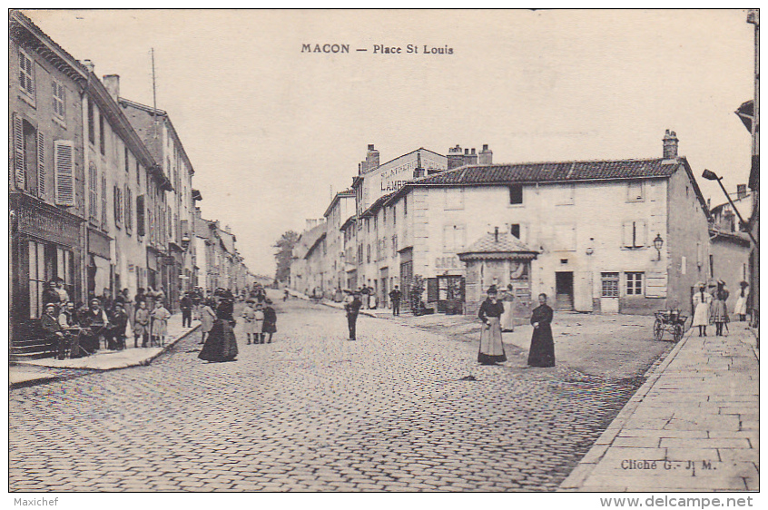 Macon - Place Saint Louis (animation, Petit Kiosque Porte-affiches) Circ Sans Date - Macon