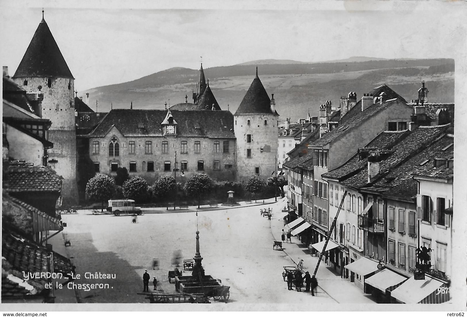 YVERDON &rarr; Le Château, Dorfplatz Mit Oldtimer, Fotokarte Ca.1940 - Yverdon-les-Bains 