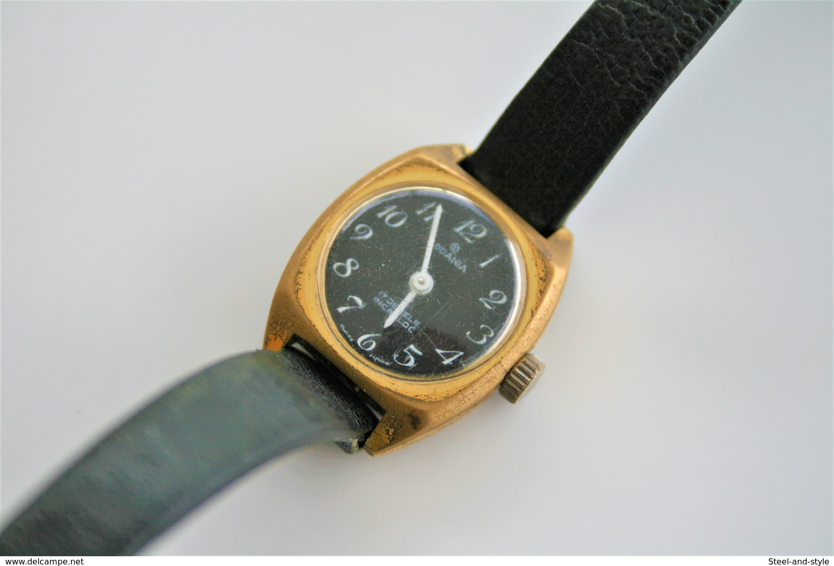 watches : RODANIA VINTAGE  HAND WIND 17 JEWELS/RUBIS -  nr. : 8883 - original  - running - excelent condition