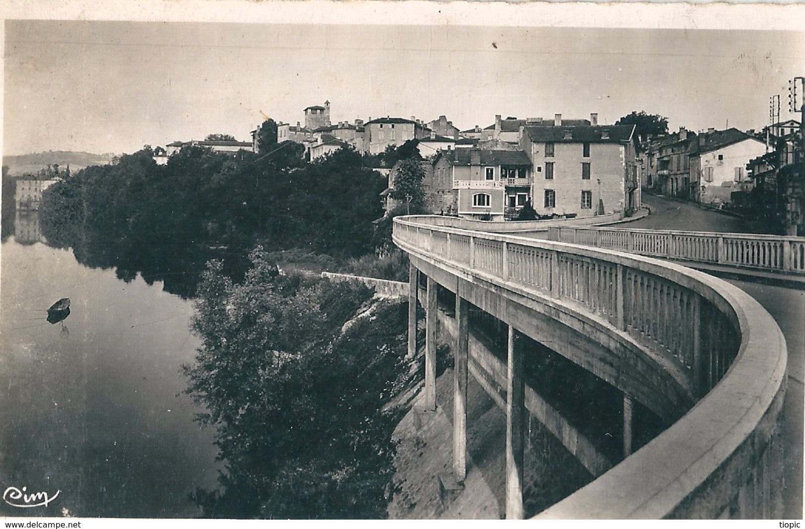 Carte  Photo  De    CLAIRAC   ( 47 )   Son  Vieux  Clocher . Et  Vue  D'une  Partie  De  La  Ville . - Libos