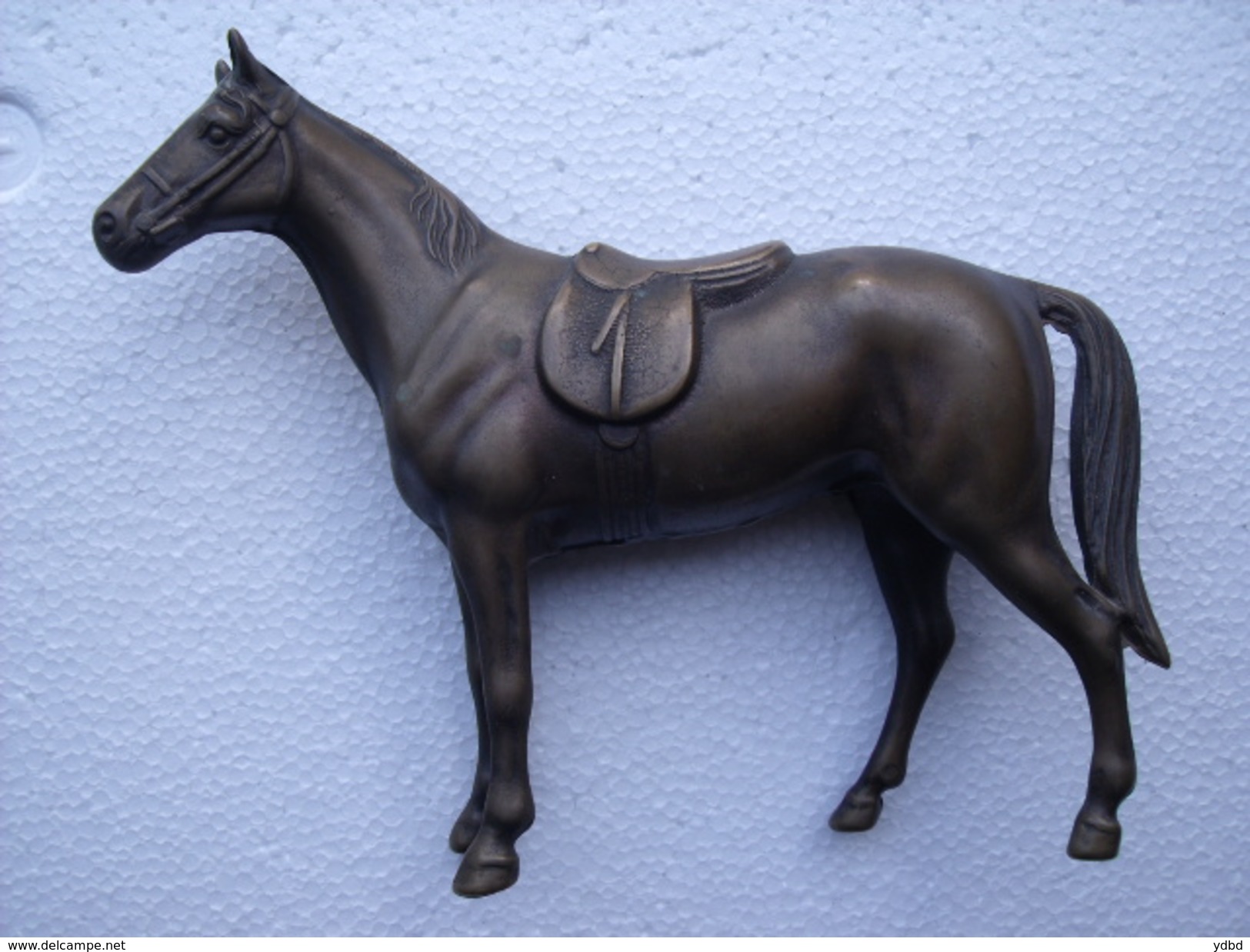 UN CHEVAL EN BRONZE - Bronzes