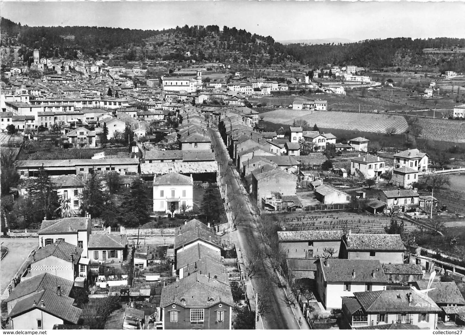 83-LES ARC-SUR-ARGENS- L'AVENUE JEAN JAURES, VUE DU CIEL - Les Arcs