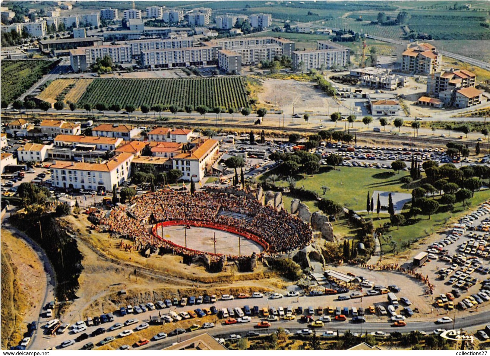 83-FREJUS- VUE  GENERALE DES ARENES - Frejus