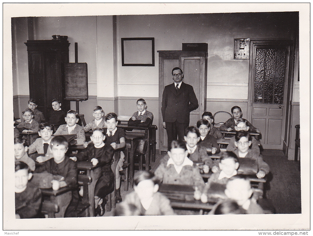 Photographie 130 X 176 Mm - Salle De Classe De Garçons Avec Le Maître (région Parisienne)  à Identifier - Lieux