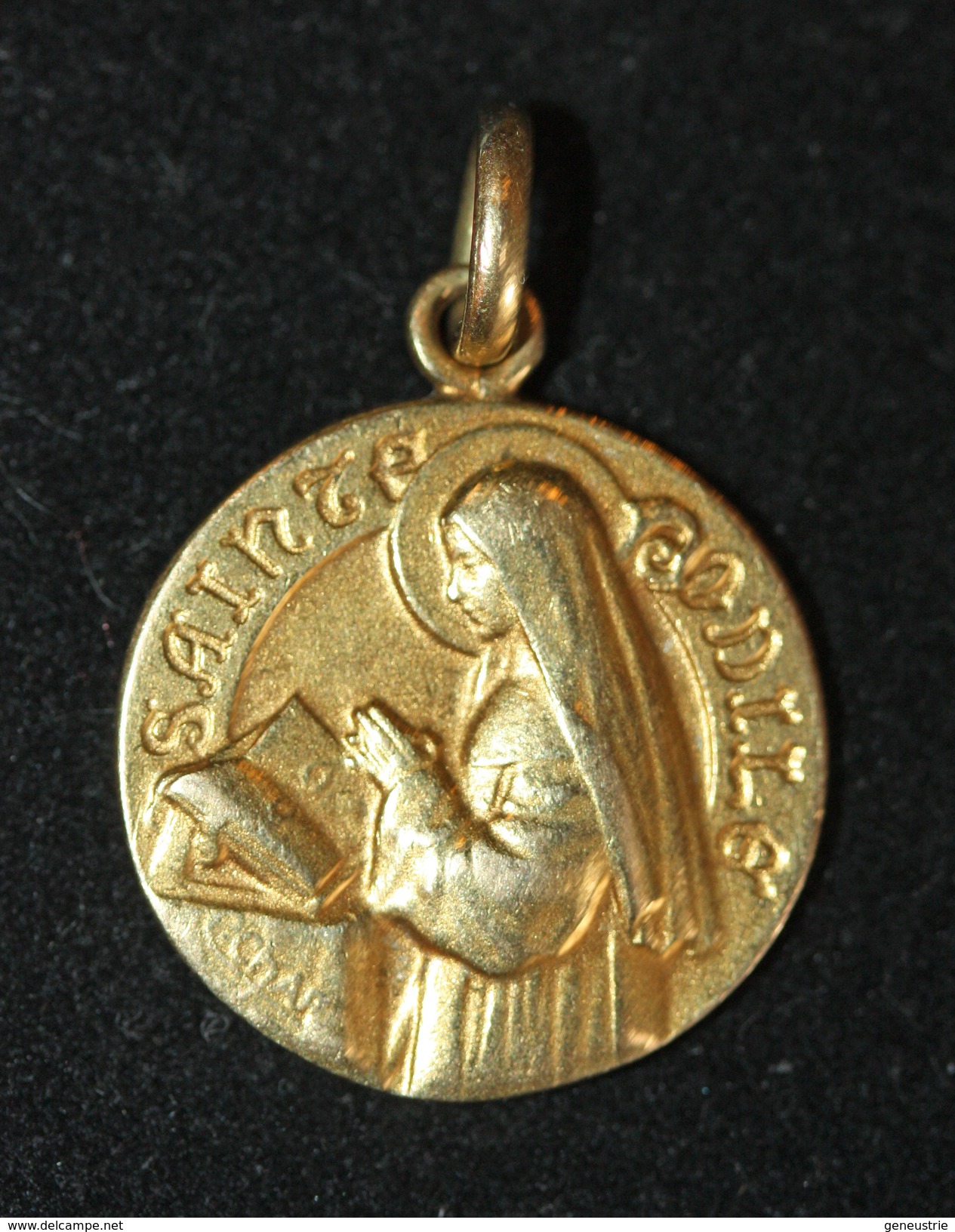 Pendentif Médaille Religieuse "Sainte Odile" Patronne De L'Alsace - Religious Medal - Religion & Esotericism