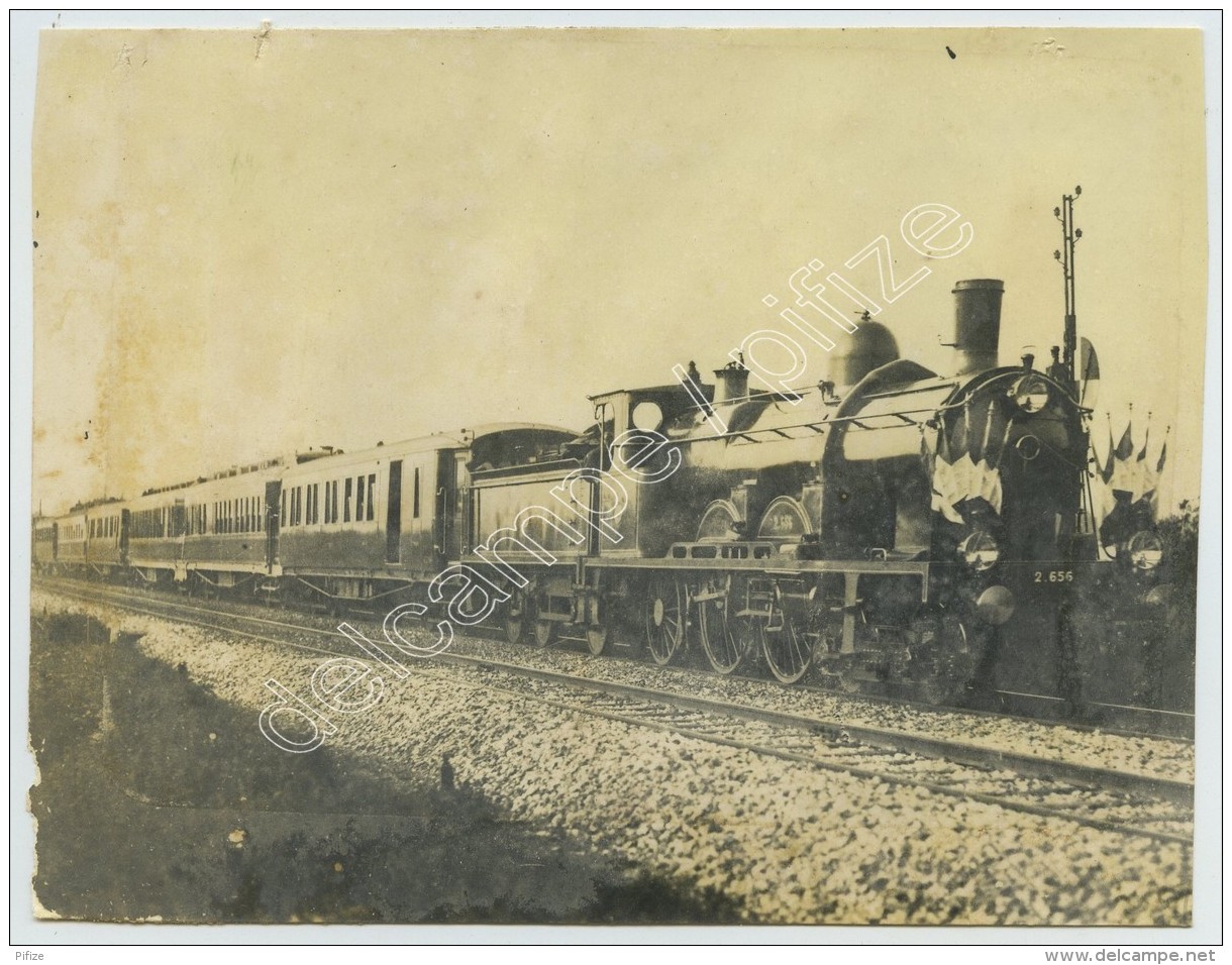 (Trains) Locomotive Nord 2.656 Pavoisée Pour Le Président De La République. Voir état. - Trains