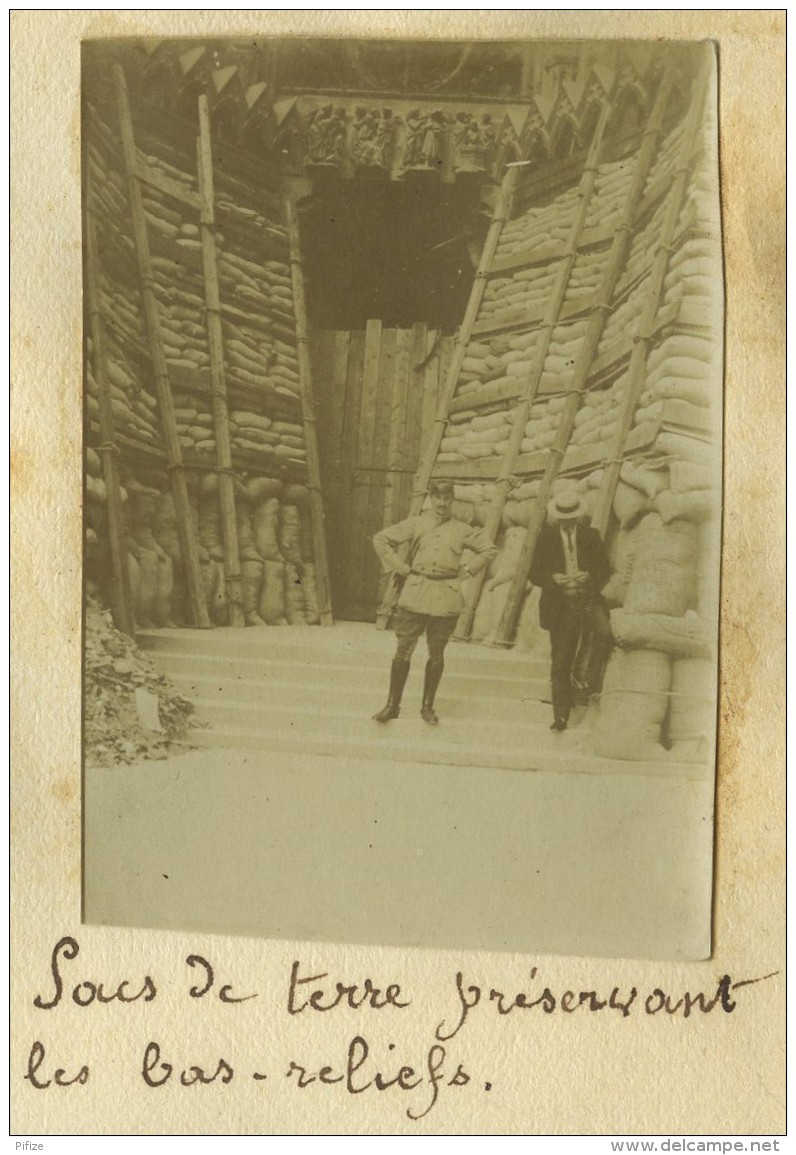 Guerre De 1914-18. 4 Petites Photos D'un Album Du 8e RI. Protection De La Cathédrale De Reims, Maisons Démolies. - Guerra, Militari