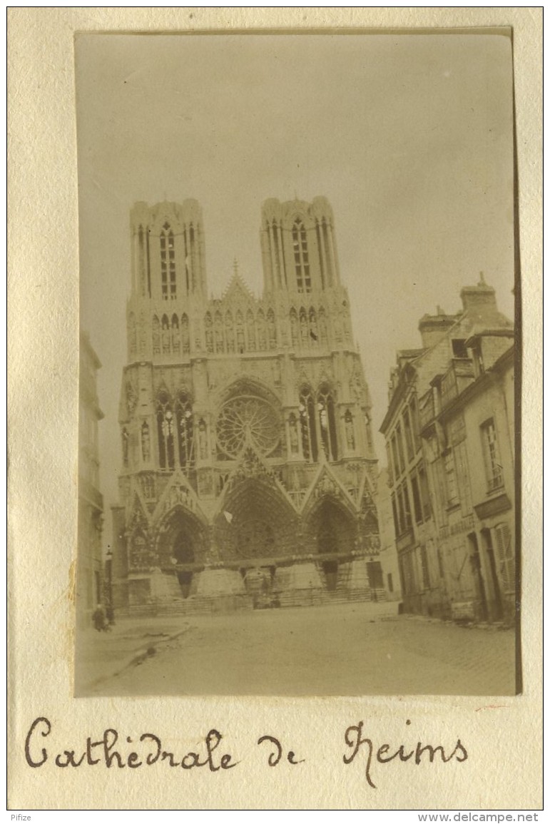 Guerre De 1914-18. 4 Petites Photos D'un Album Du 8e RI. Protection De La Cathédrale De Reims, Maisons Démolies. - Guerra, Militari