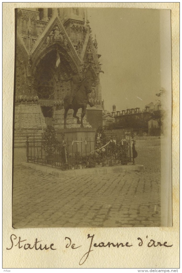 Guerre De 1914-18. 4 Petites Photos D'un Album Du 8e RI. Protection De La Cathédrale De Reims, Maisons Démolies. - Guerra, Militari