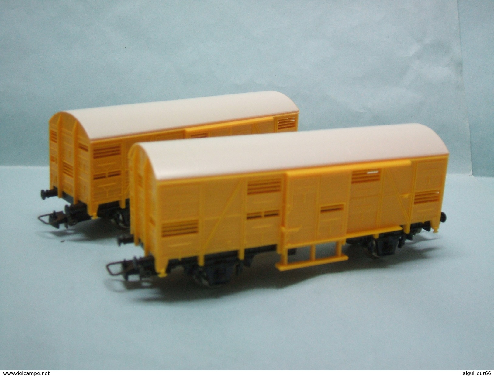 Jouef - Lot 2 WAGONS COUVERTS A BESTIAUX Jaunes Transport Bétail HO 1/87 - Goods Waggons (wagons)