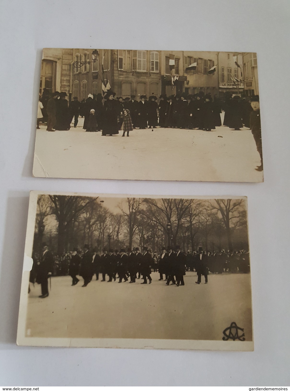 Neufchateau - 2 Cartes Photos Prise Lors De La Réception De Personnalités Rue Neuve - Pharmacie Lefebvre - La Ménagère - Neufchateau