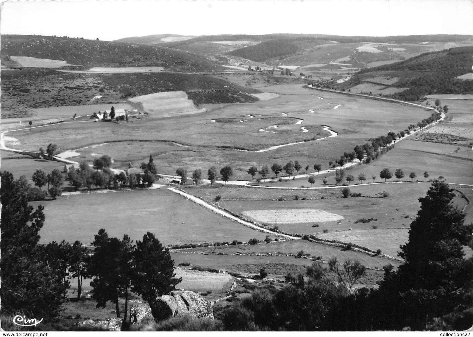 48-CHATEAUNEUF-DE-RANDON- UN COIN DE LA SOUCHERE DOMINANT LA VALLEE DU CHAPEAUROUX - Chateauneuf De Randon