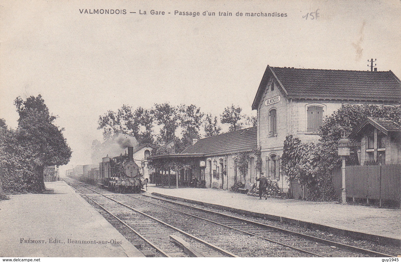 VALMONDOIS  La GARE  Passage D'un Train De Marchandises( Plan Animé Dont TRAIN ) - Valmondois