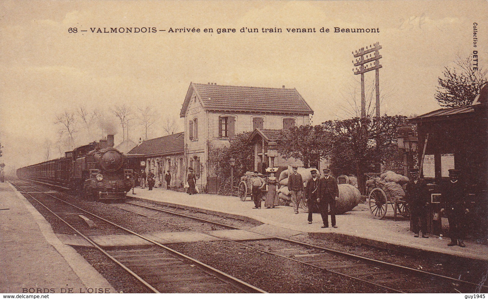 VALMONDOIS  Arrivée En Gare D'un Train Venant De Beaumont ( Plan Animé Dont TRAIN ) - Valmondois