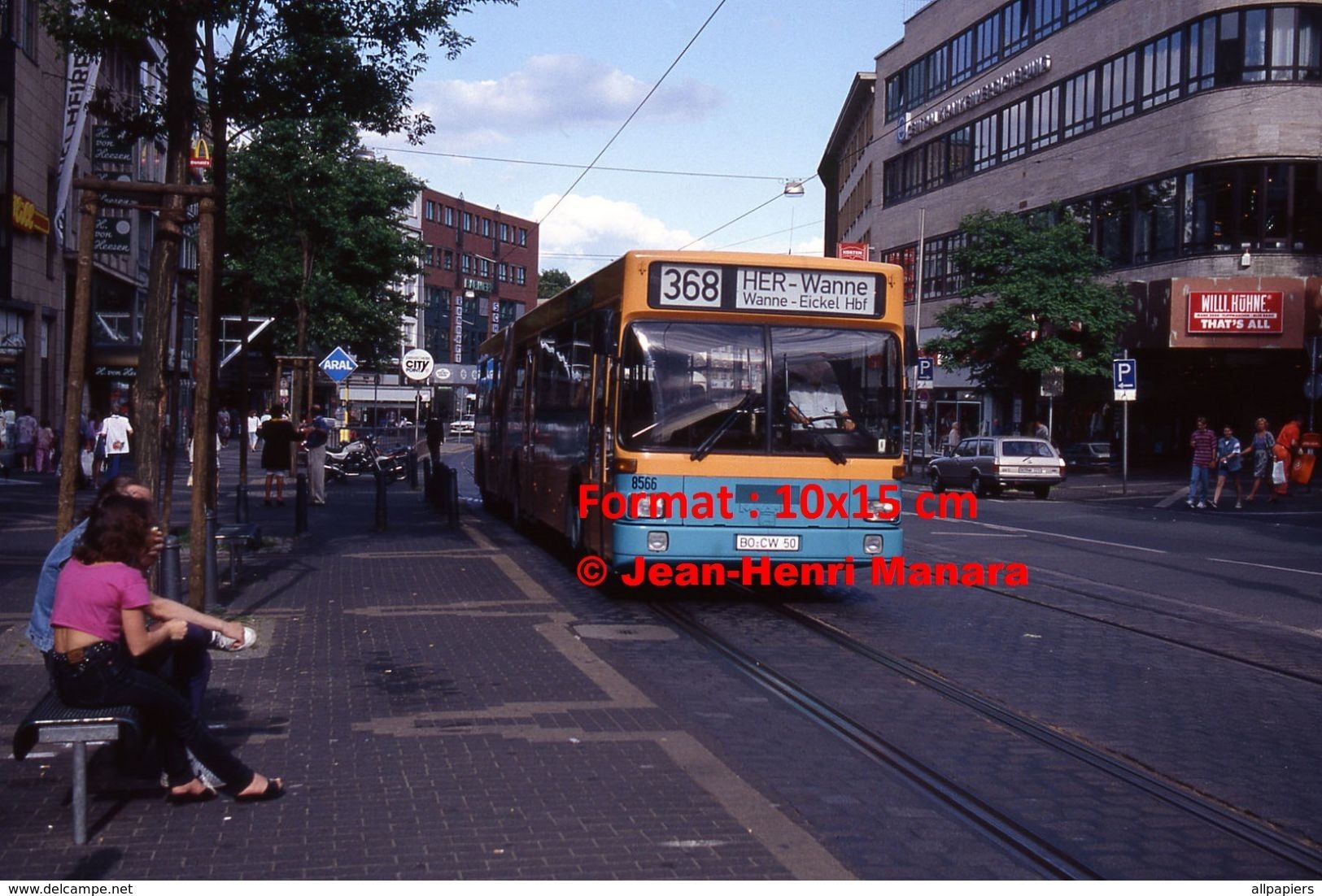 Reproduction Photographie D'un Bus MAN Ligne 368 Her-Wanne à Bochum En Allemagne En 1993 - Autres & Non Classés