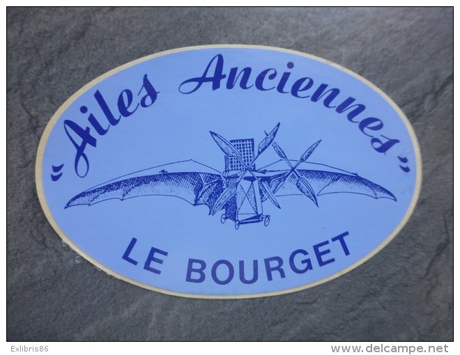 AVIATION Autocollant Le Bourget, Ailes Anciennes  ; Ref  734 VP 35 - Stickers