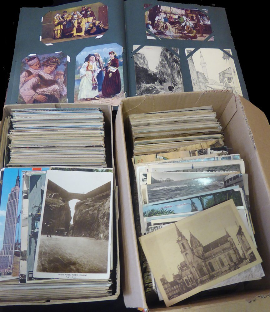 FOREIGN CARDS Large Lot Of World (No Europe) Approx 750 In A Box. EUROPE Approx 750 In A Box, Various Foreign In An Albu - Non Classés