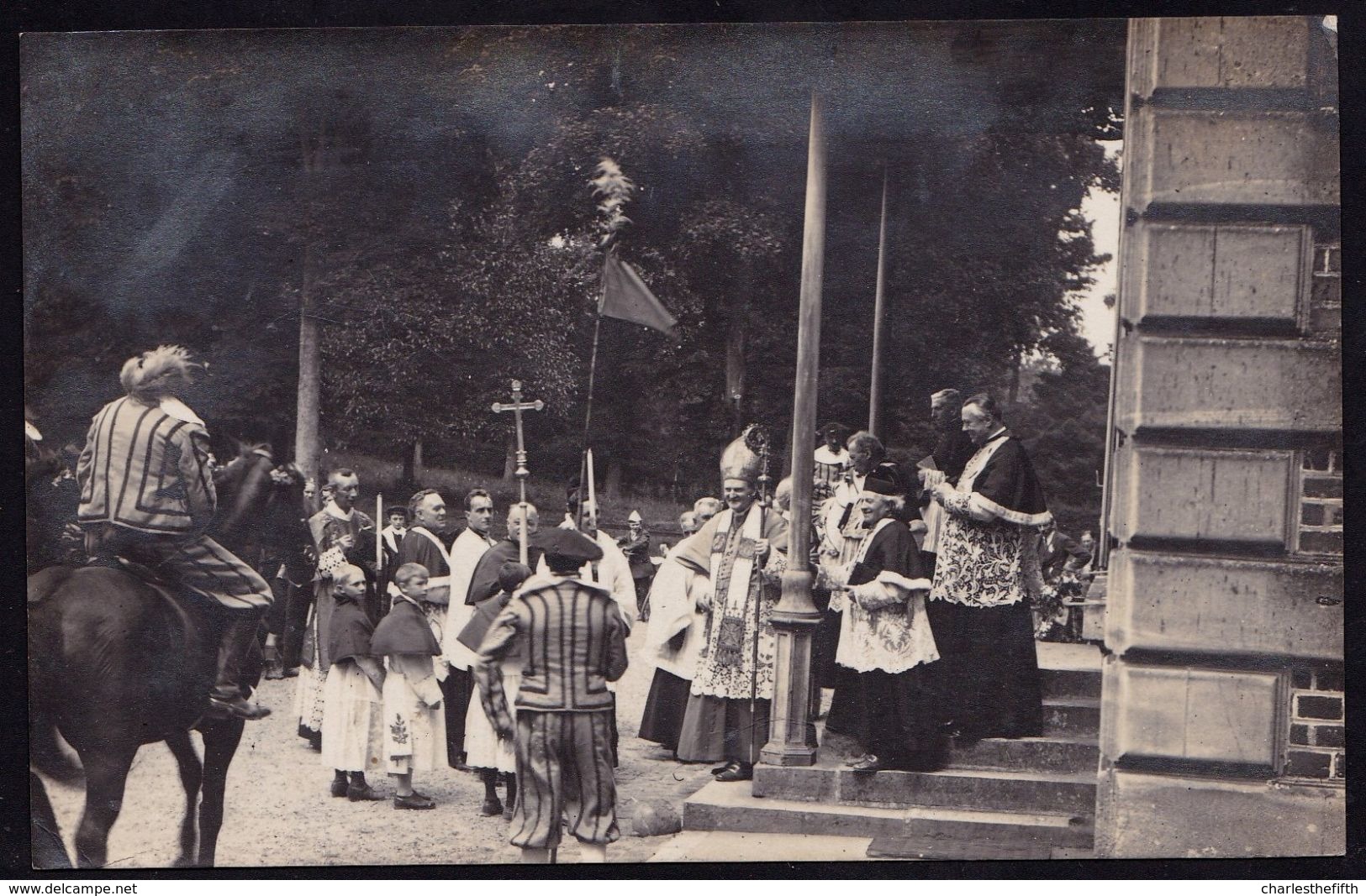 3 X VIEILLE CARTE PHOTO FRANCAISE ( De La Même Série ) A IDENTIFIER - VELO - BICYCLETTE - PROCESSION ? - Anciennes (Av. 1900)