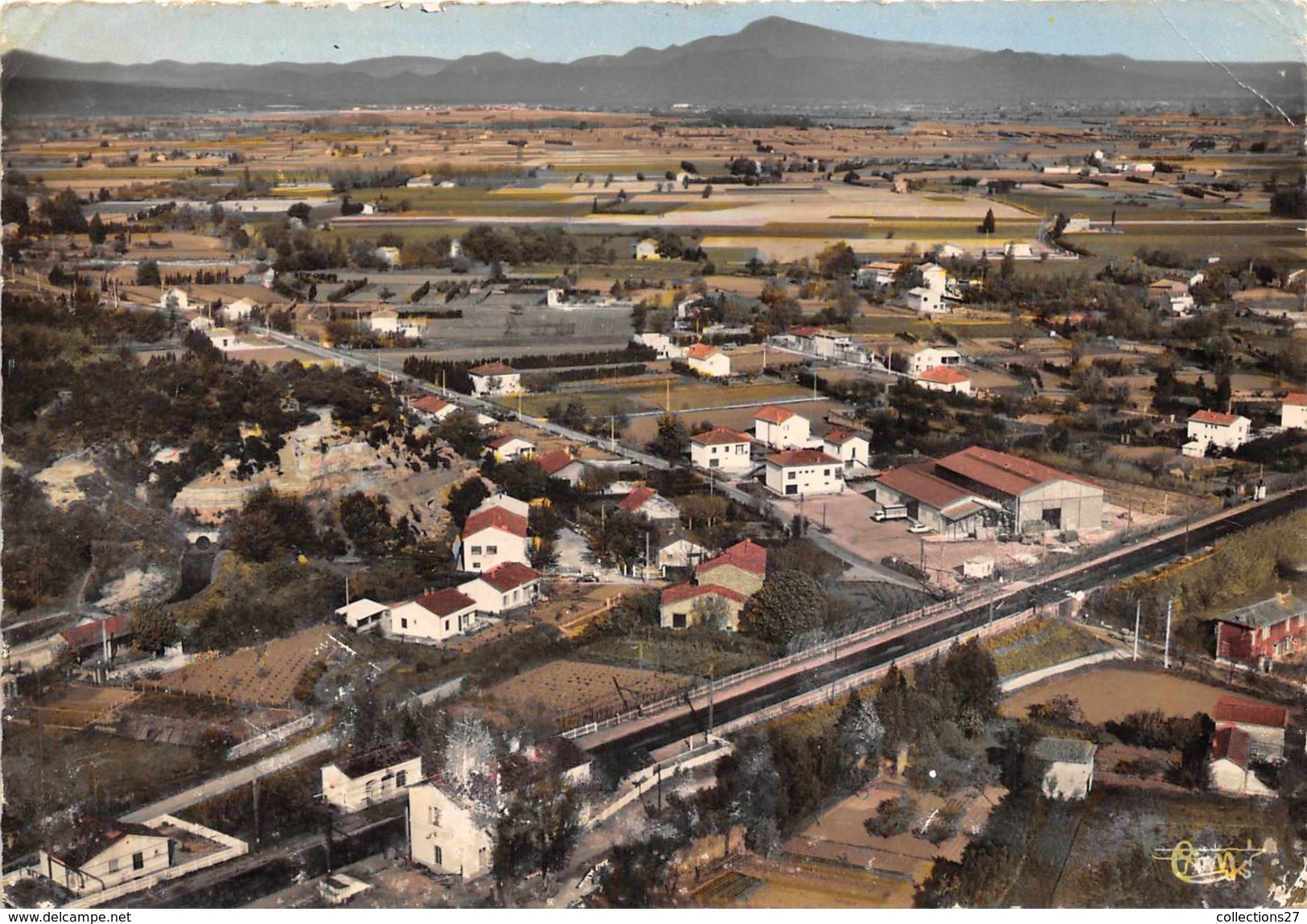 84-PIOLENC- LE QUARTIER DE LA GARE , AU FOND SERIGNAN ET LE MONT VENTOUX VUE AERIENNE - Piolenc